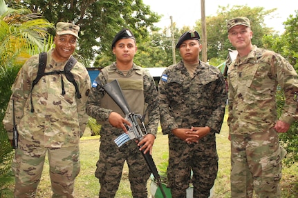 Comayagua, Honduras – U.S. Army Sergeant Major Archie Smith (far left), Joint Task Force-Bravo Medical Element clinical operations, and Sergeant Major Shawn Carns (far right), JTF-Bravo Command Sergeant Major, pose for photo with Honduran Army service members during a Military Partnership Engagement in San Sebastian, Comayagua, Honduras, July 9, 2016. MPEs provide an opportunity to engage with the community while supporting the Honduran military efforts in providing care for the local population. (U.S. Army photo by Maria Pinel)