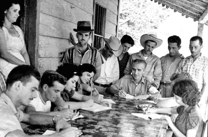 In Cuban 1961 literacy campaign 250,000 mostly young people taught workers and peasants to read and write, including in the remotest regions. “Although the aggressiveness of the U.S. began very early — through pressure and threats, attacks, bombings, financing armed gangs, and a fierce media campaign — the revolutionary government did not neglect to advance Cuban culture,” Abel Prieto, former Minister of Culture, wrote in Granma Dec. 4.