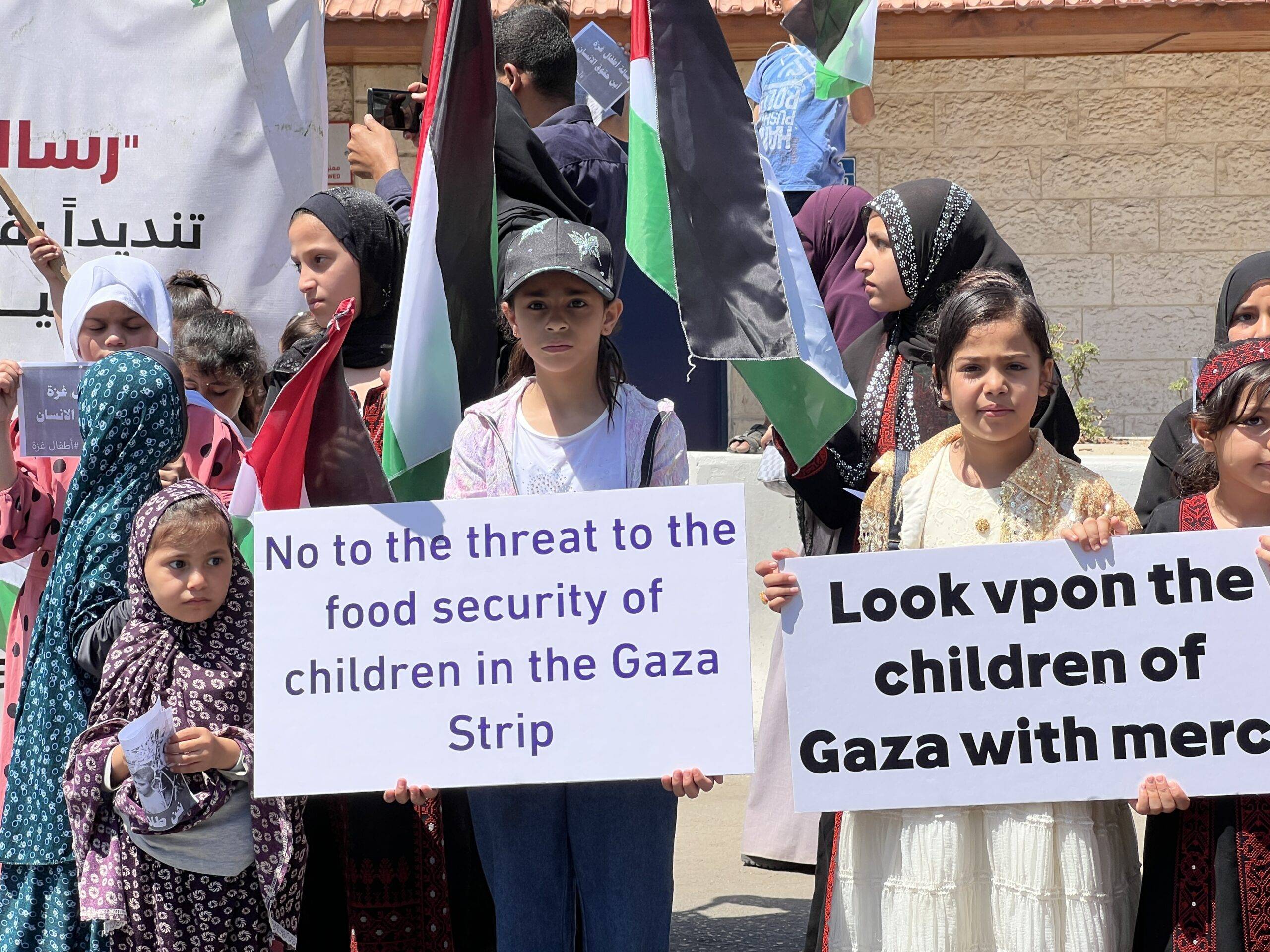 The UN's plan to cease food aid in Gaza will cause thousands of job losses,  increase poverty – Middle East Monitor