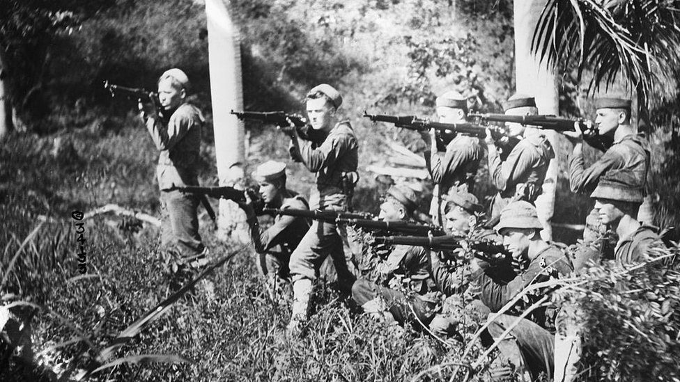 A group of soldiers holding rifles

Description automatically generated