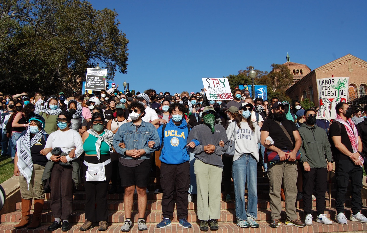 A group of people wearing face masks

Description automatically generated
