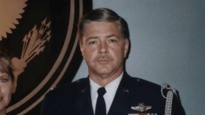 A person in a uniform

Description automatically generated