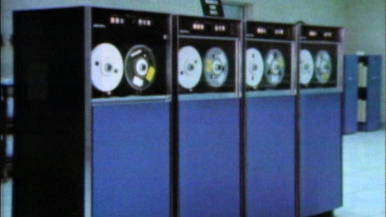A row of blue and black machines

Description automatically generated