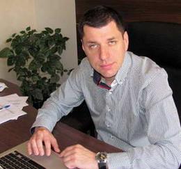 A person sitting at a desk using a computer

Description automatically generated