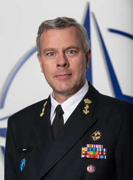 A person in a military uniform

Description automatically generated