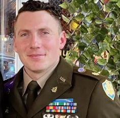 A person in a military uniform

Description automatically generated