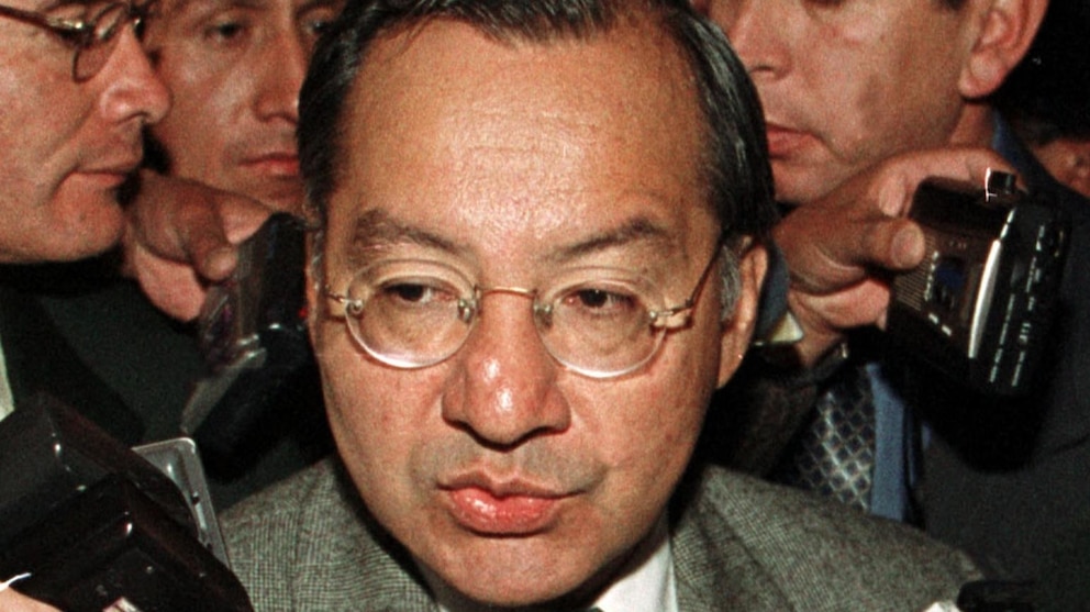 A close-up of a person wearing glasses

Description automatically generated