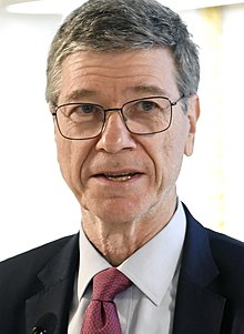 A person in a suit and tie

Description automatically generated