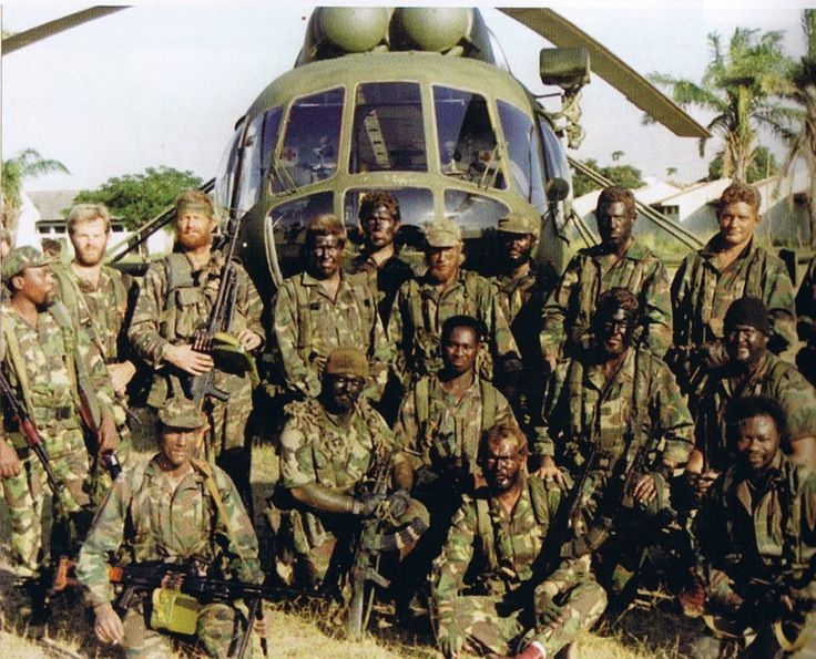 A group of soldiers posing for a photo

Description automatically generated