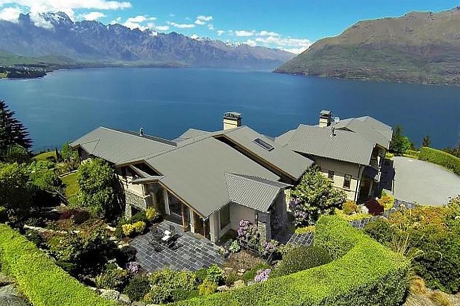 A house with a large body of water
Description automatically generated