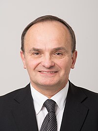 A person in a suit and tie

Description automatically generated