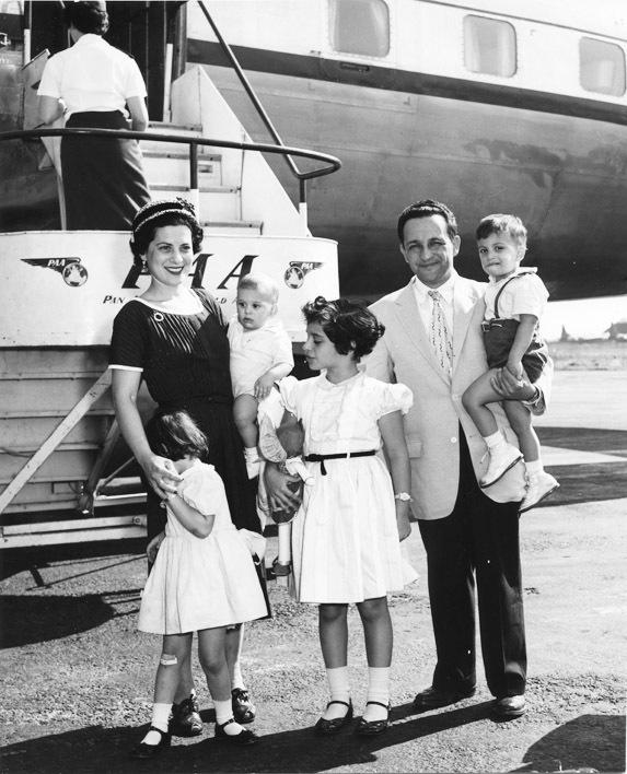 A family posing for a picture

Description automatically generated
