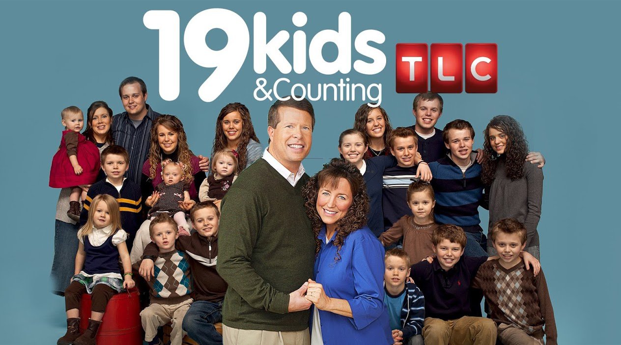 A group of people posing for a photo

Description automatically generated