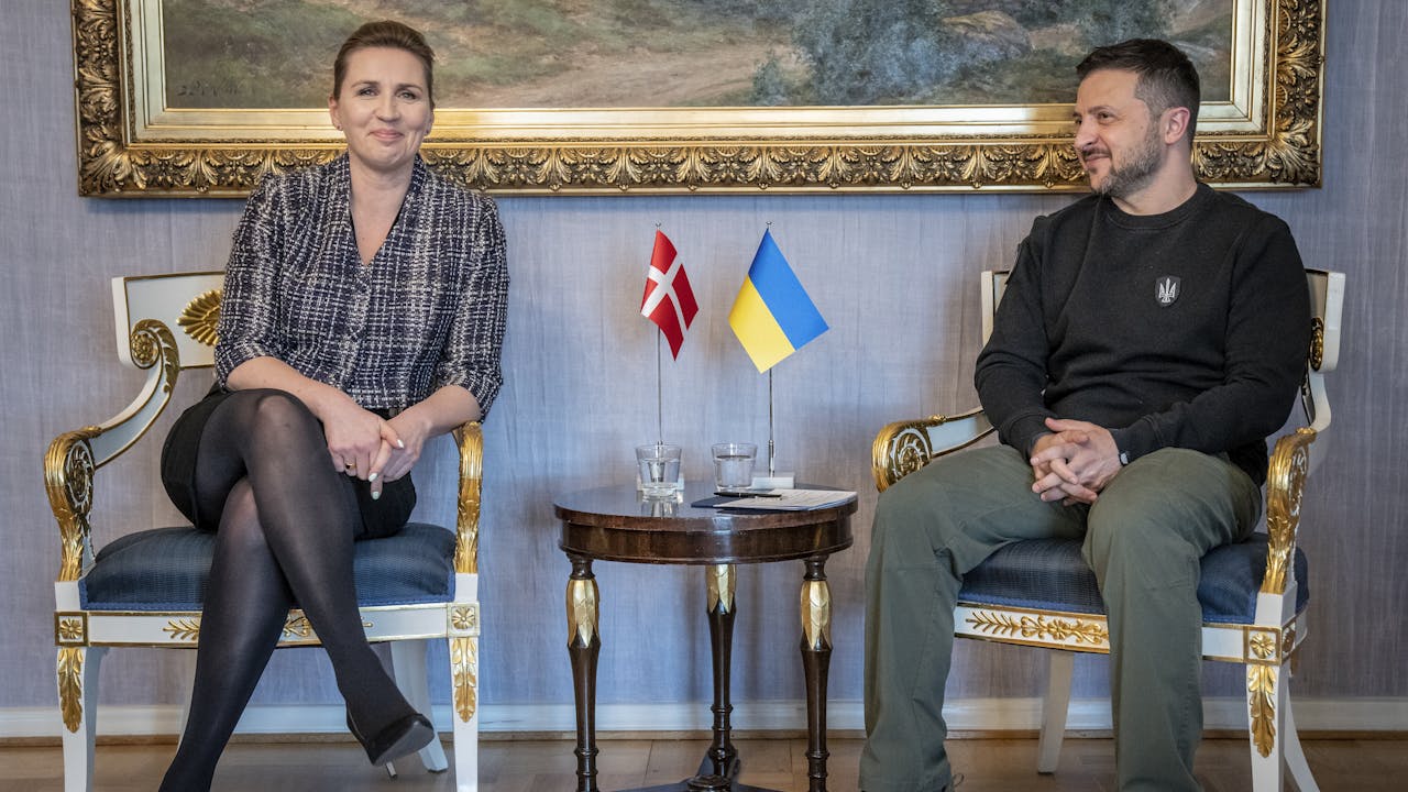 A person and person sitting in chairs

Description automatically generated