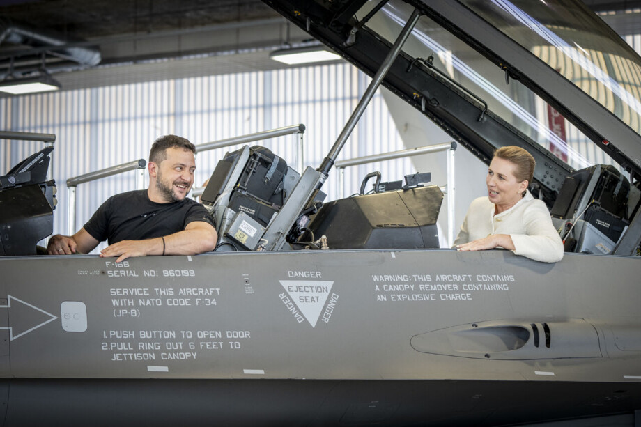 C:\Users\Ron Ridenour\Pictures\Denmark gov, military\Frederiksen og Zelensky F 16 aug 23.jpg