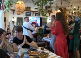 Ukrainian Culture is Celebrated in a Ukrainian Restaurant in Moscow, of all Places!