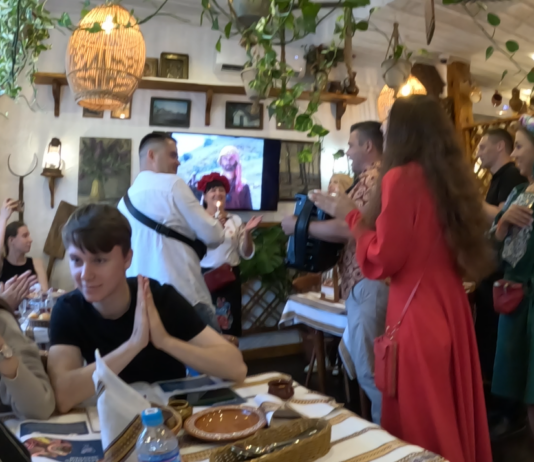 Ukrainian Culture is Celebrated in a Ukrainian Restaurant in Moscow, of all Places!