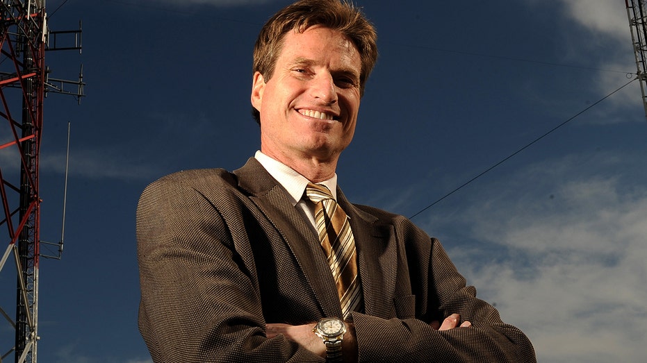 A person in a suit and tie

Description automatically generated