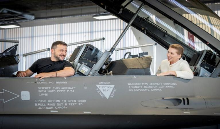 C:\Users\Ron Ridenour\Pictures\Denmark gov, military\Frederiksen og Zelensky F 16 aug 23.jpg