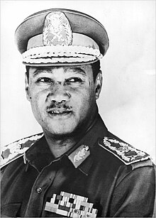 A person in a military uniform

Description automatically generated