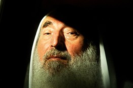 A person with a white beard Description automatically generated