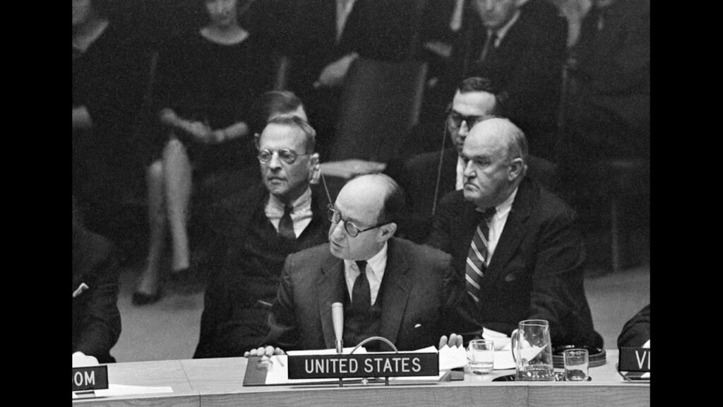 Adlai Stevenson and Valerian Zorin on Soviet Missiles in Cuba (1962) - YouTube