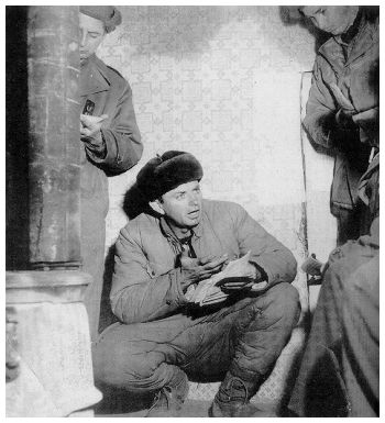 A group of men in military uniforms

Description automatically generated