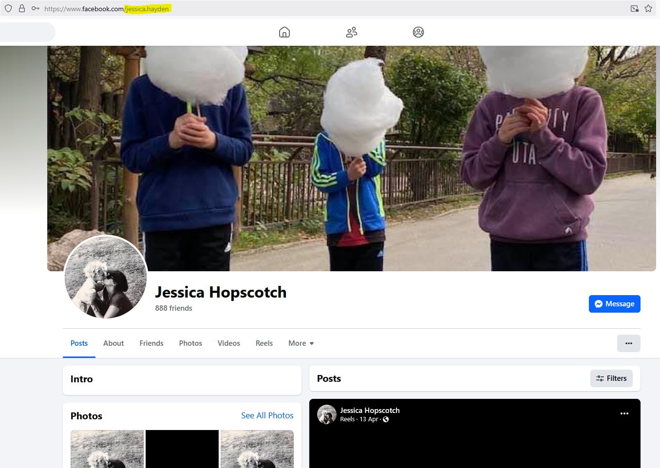 A group of people holding cotton candy
AI-generated content may be incorrect.