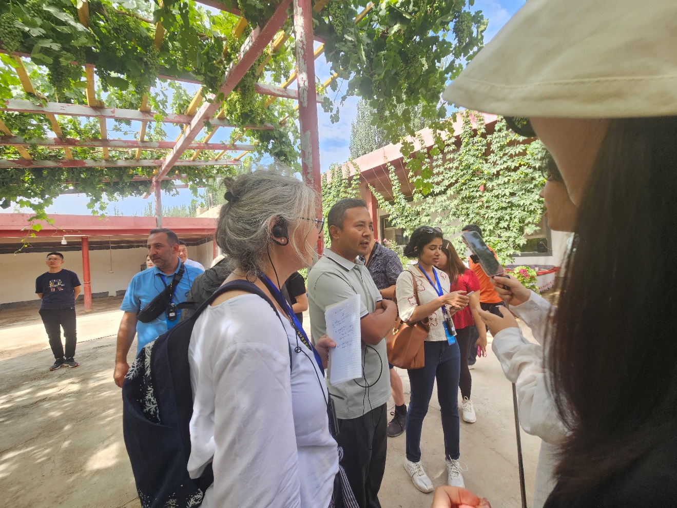 A group of people standing outside

AI-generated content may be incorrect.