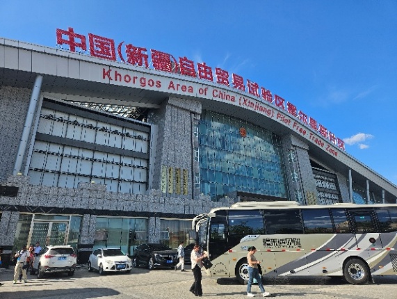 A large building with a bus parked outside AI-generated content may be incorrect.