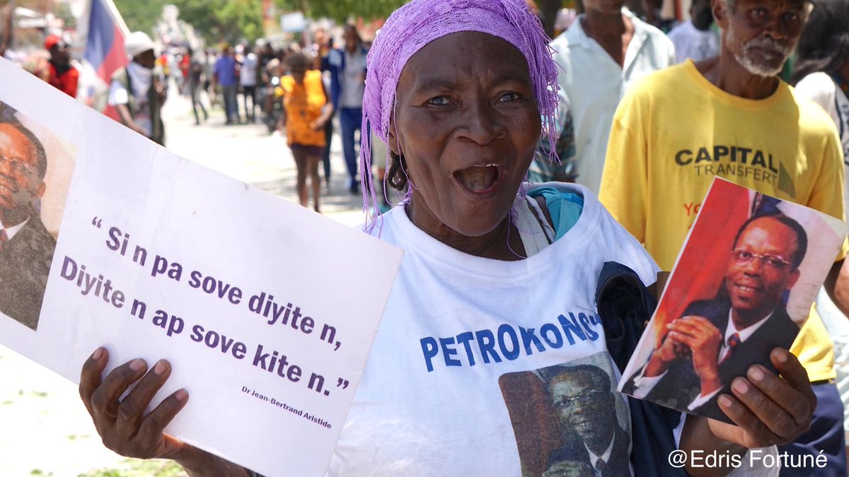 A person holding a sign

AI-generated content may be incorrect.