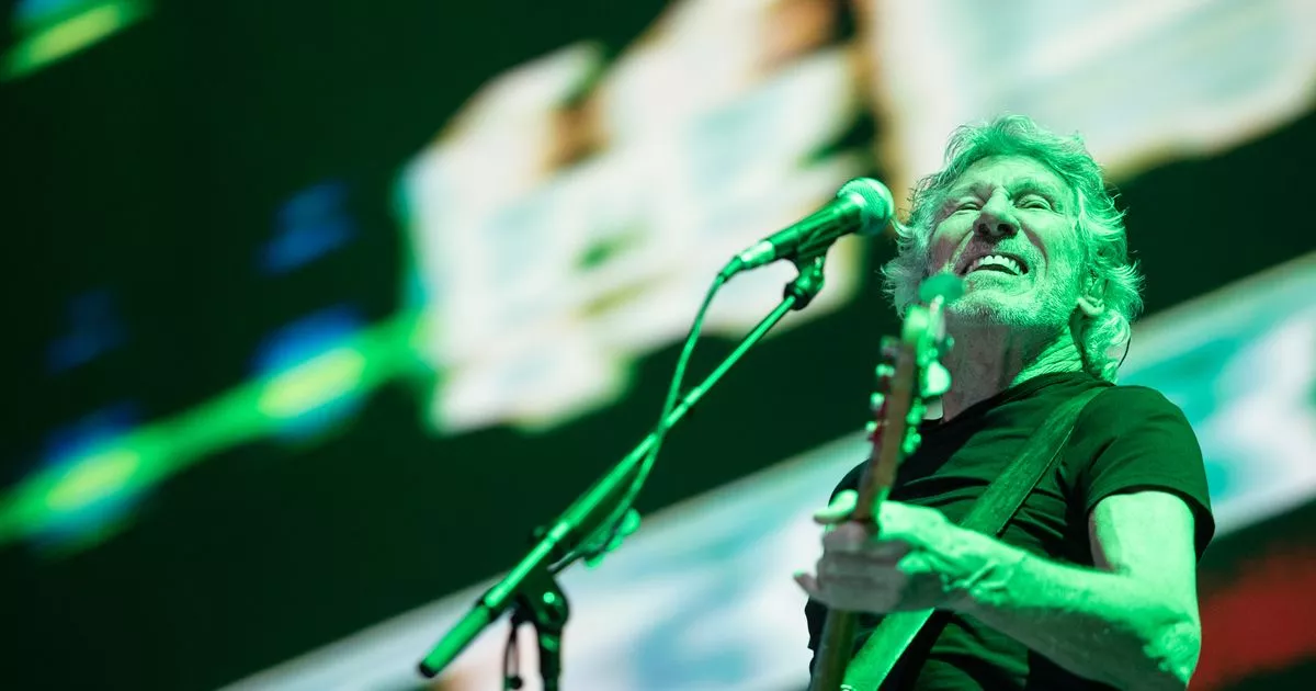 A person playing a guitar and singing into a microphone

AI-generated content may be incorrect.