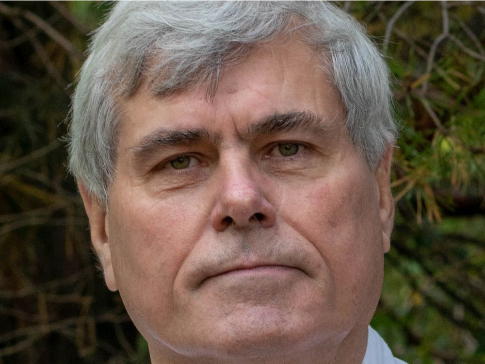 A person with grey hair

AI-generated content may be incorrect.