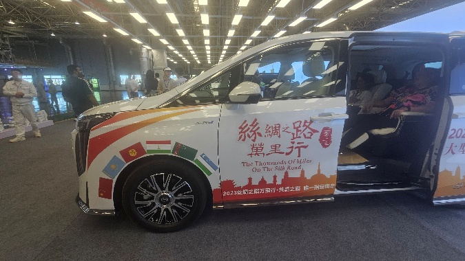 A white van with red and white designs

AI-generated content may be incorrect.