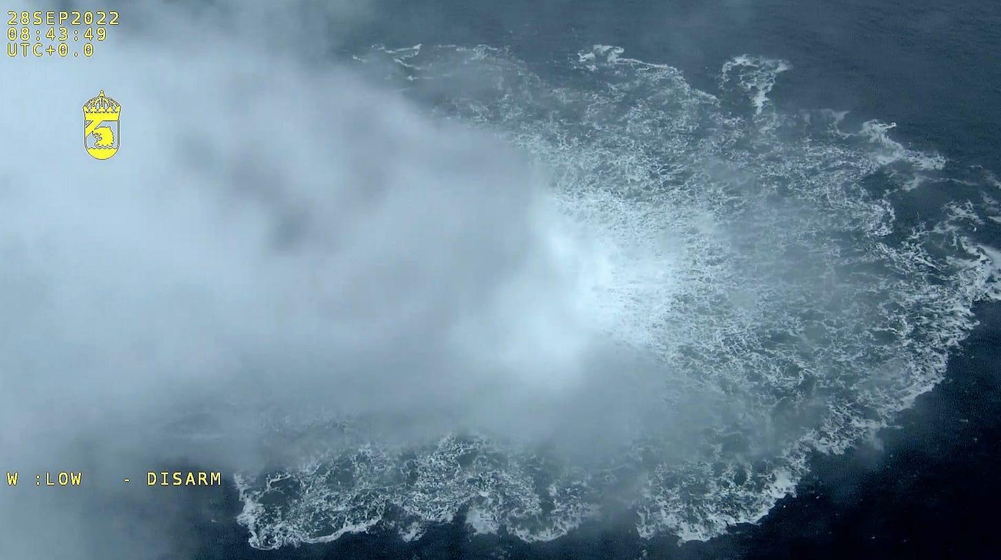 A boat in the water
AI-generated content may be incorrect.