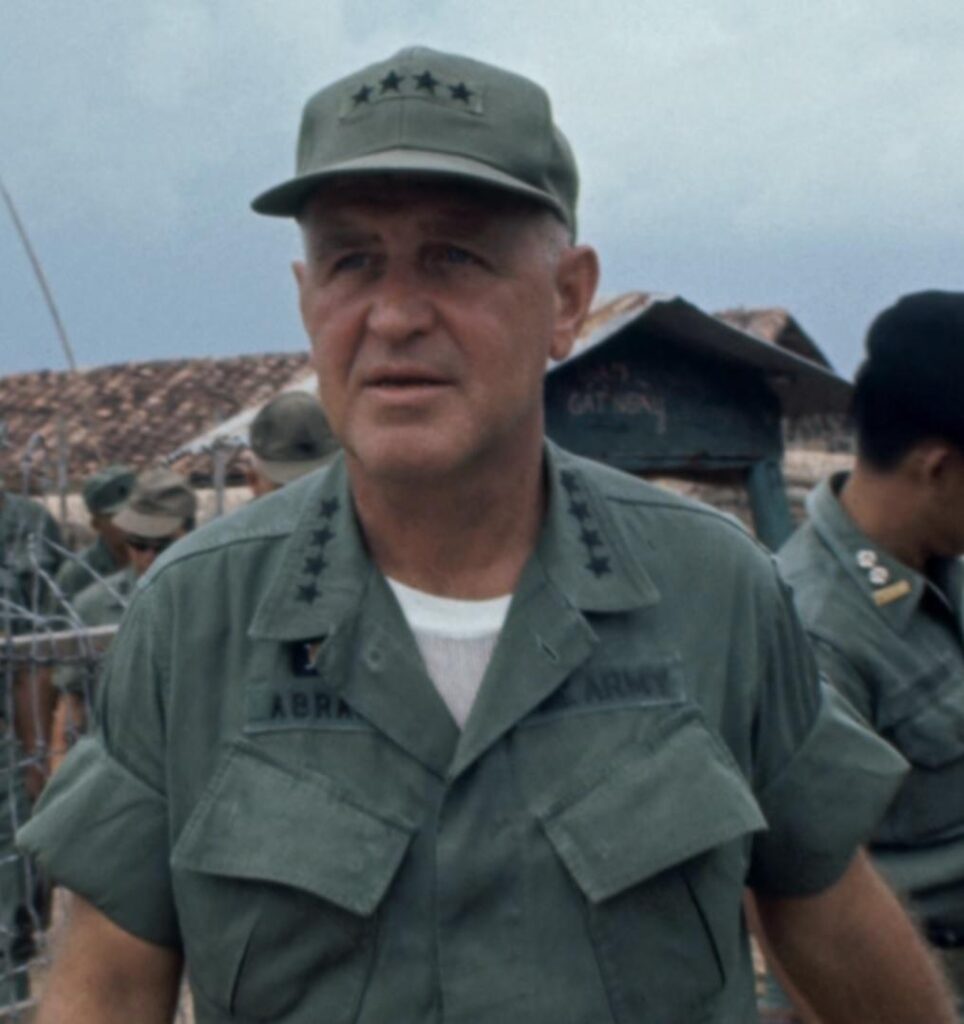 A person in a military uniform

Description automatically generated