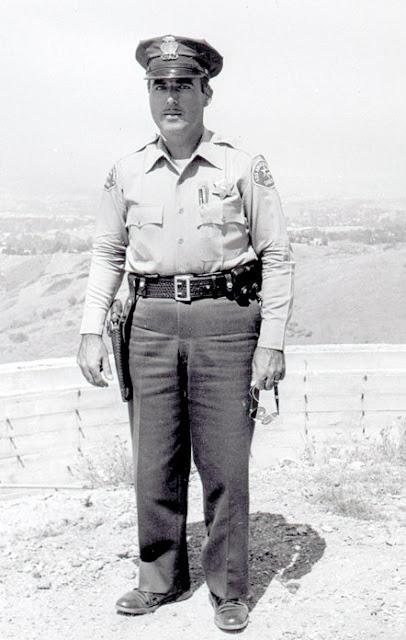A person in a police uniform
AI-generated content may be incorrect.