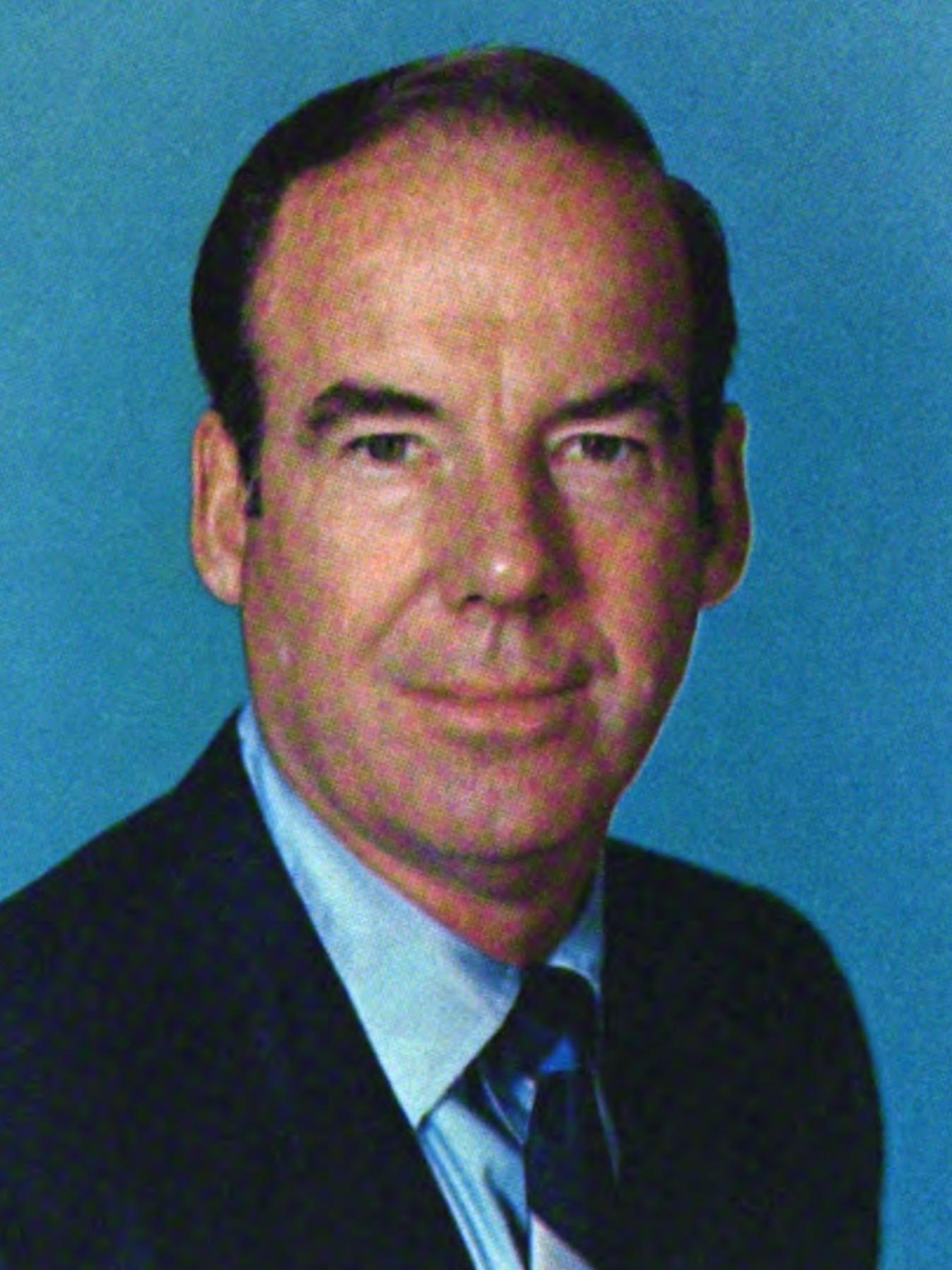 A person in a suit and tie
AI-generated content may be incorrect.