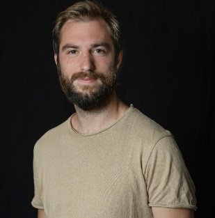 A person with a beard
AI-generated content may be incorrect.