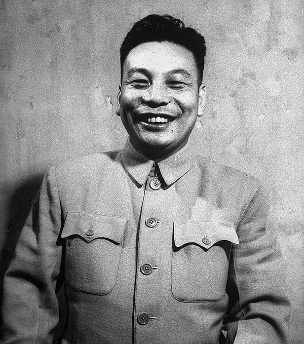 A person in a military uniform
Description automatically generated