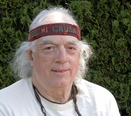 A person with a headband

AI-generated content may be incorrect.