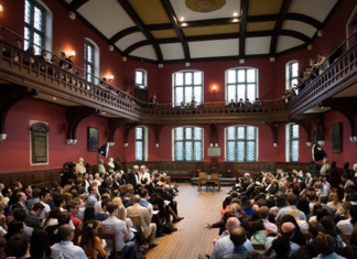 Oxford Students Vote to Hold Weapons Industry Responsible For War Crimes