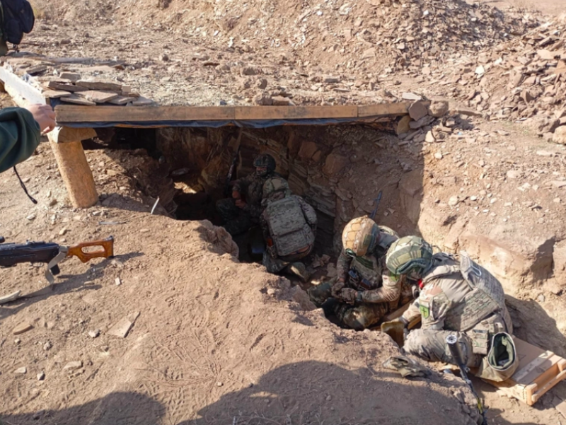 A group of soldiers in a hole in the dirt
AI-generated content may be incorrect.