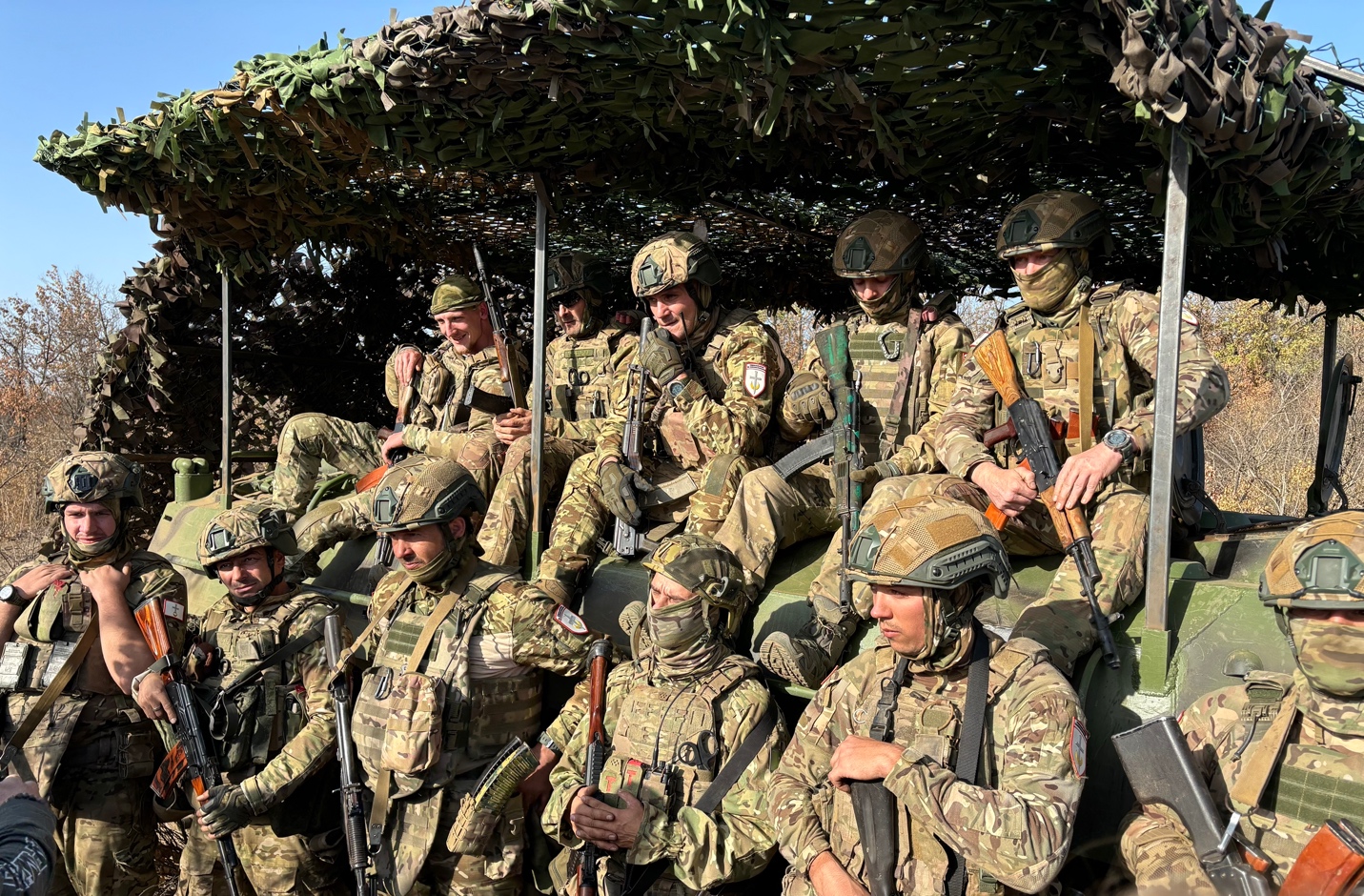 A group of soldiers in military uniforms
AI-generated content may be incorrect.