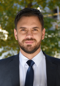 A person in a suit and tie
AI-generated content may be incorrect.