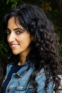 A person with long black hair

AI-generated content may be incorrect.