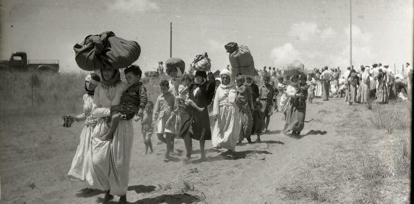 A group of people carrying bags on their shoulders

AI-generated content may be incorrect.