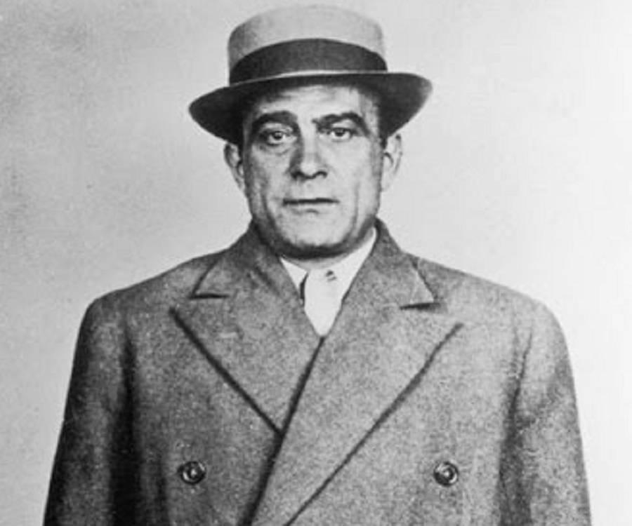 A person in a suit and hat

AI-generated content may be incorrect.