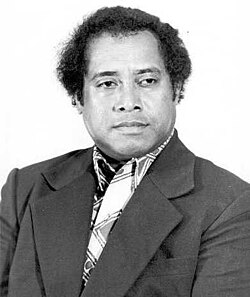 A person in a suit and tie
AI-generated content may be incorrect.