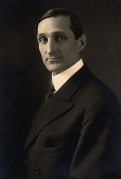 A person in a suit and tie

AI-generated content may be incorrect.